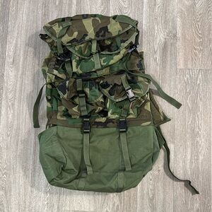 U.S. Army military issued tanker’s equipment bag SP0100-96-D-4004